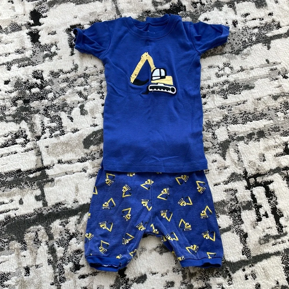 6 sets of 4t PJ’s.   There are several different brands. - Picture 10 of 13